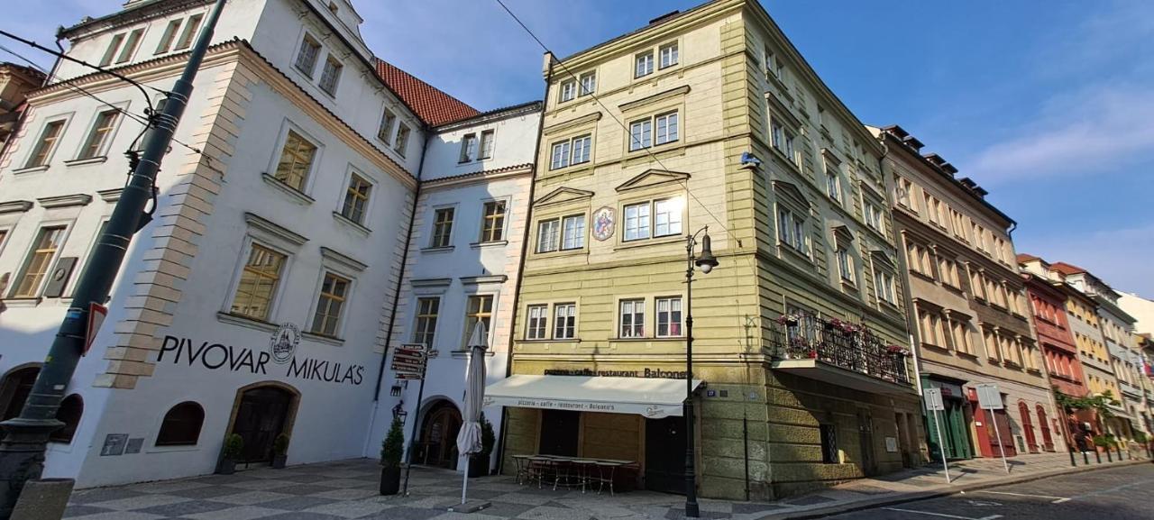 At The Blue Lion & Parking Assistance Apartment Praha Bagian luar foto