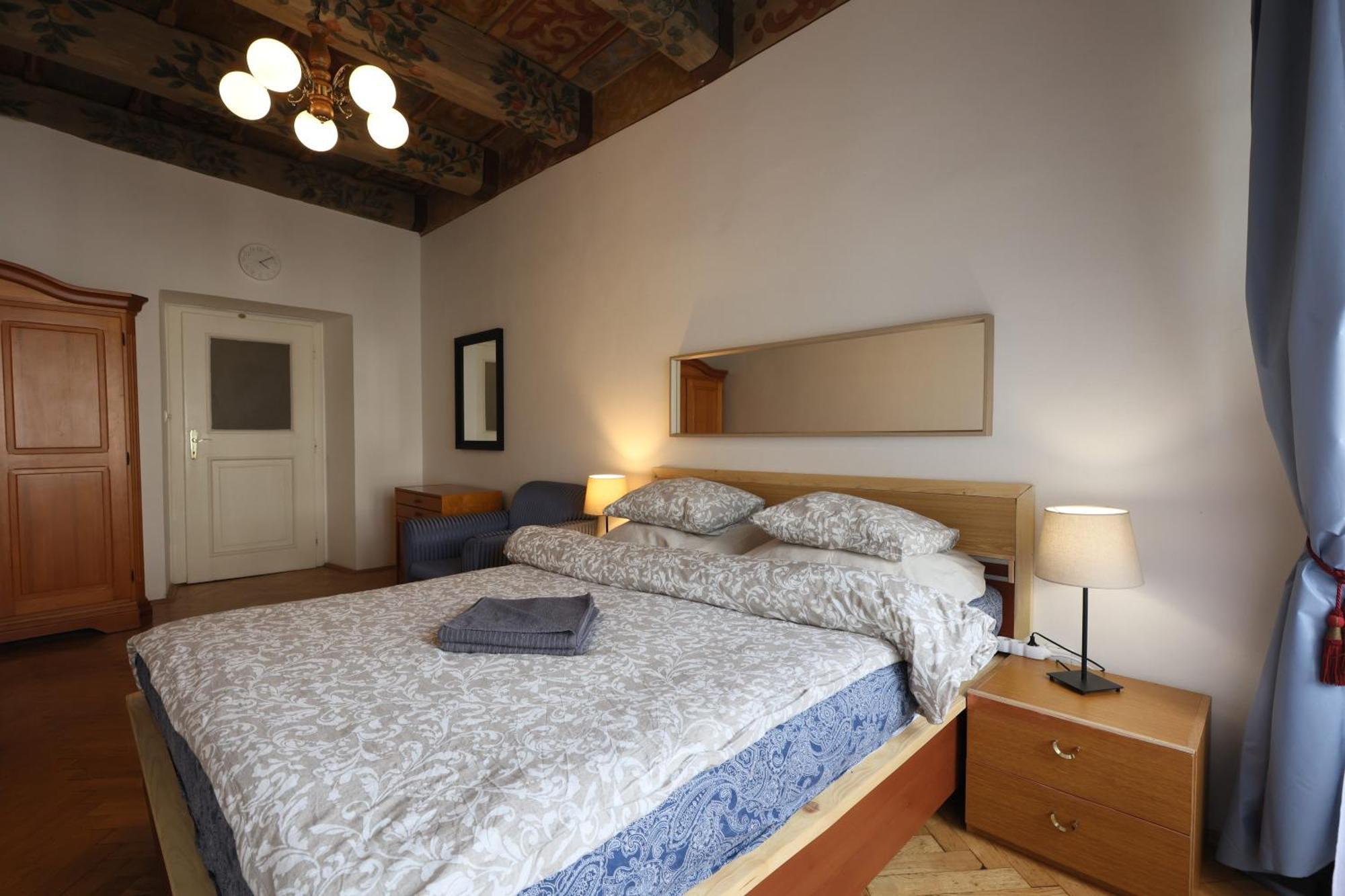 At The Blue Lion & Parking Assistance Apartment Praha Bagian luar foto