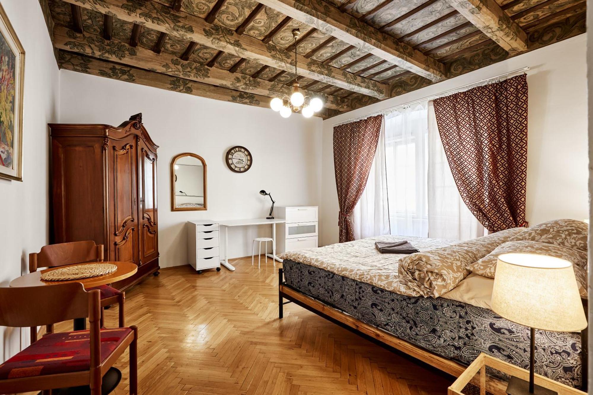 At The Blue Lion & Parking Assistance Apartment Praha Bagian luar foto