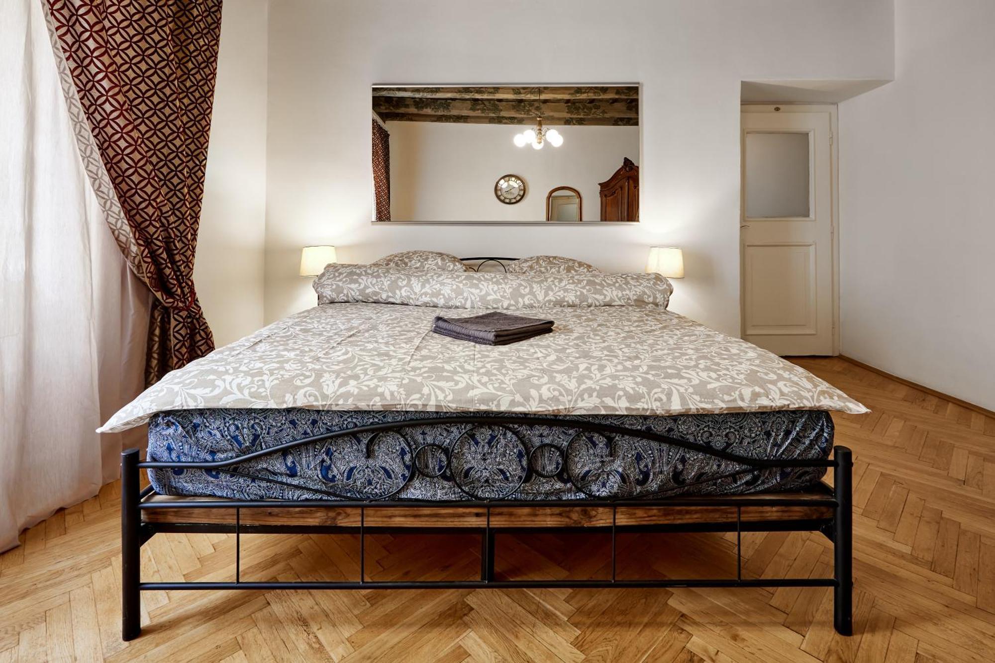 At The Blue Lion & Parking Assistance Apartment Praha Bagian luar foto