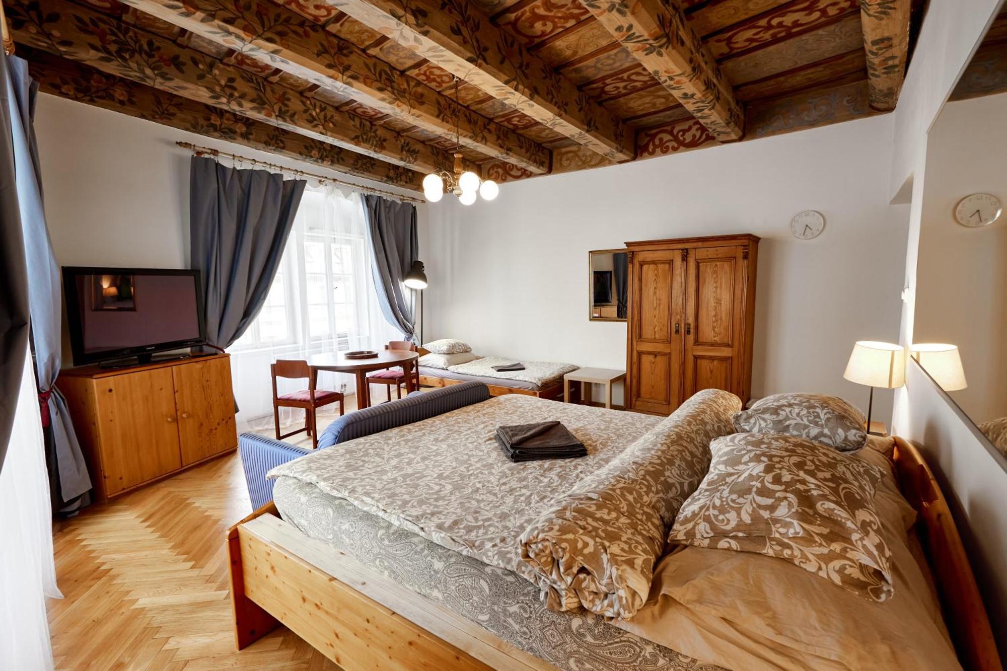 At The Blue Lion & Parking Assistance Apartment Praha Bagian luar foto