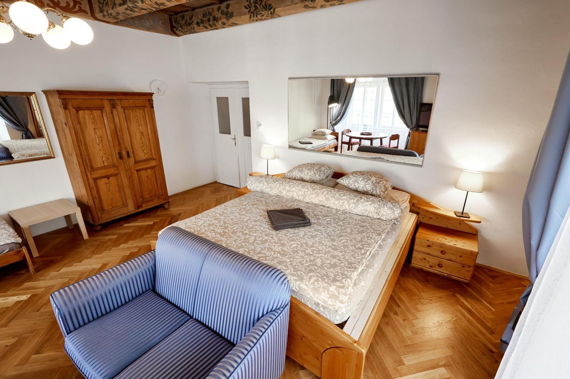 At The Blue Lion & Parking Assistance Apartment Praha Bagian luar foto