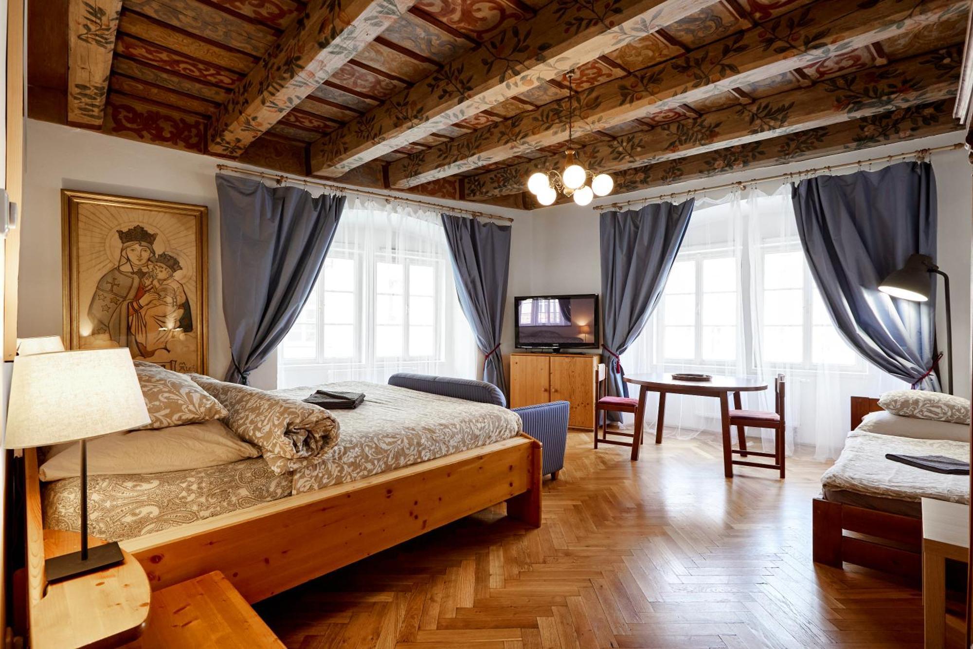 At The Blue Lion & Parking Assistance Apartment Praha Bagian luar foto