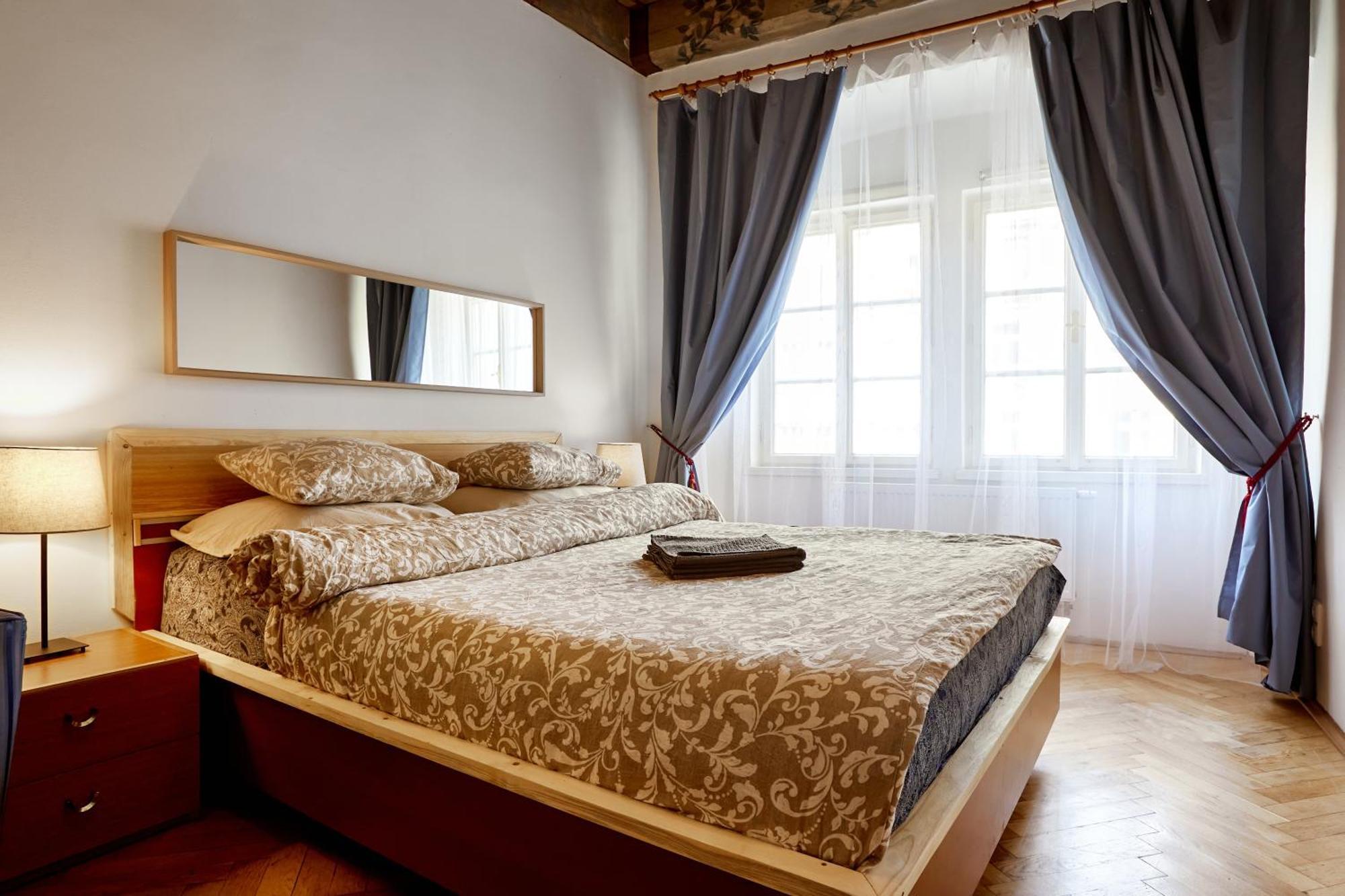 At The Blue Lion & Parking Assistance Apartment Praha Bagian luar foto
