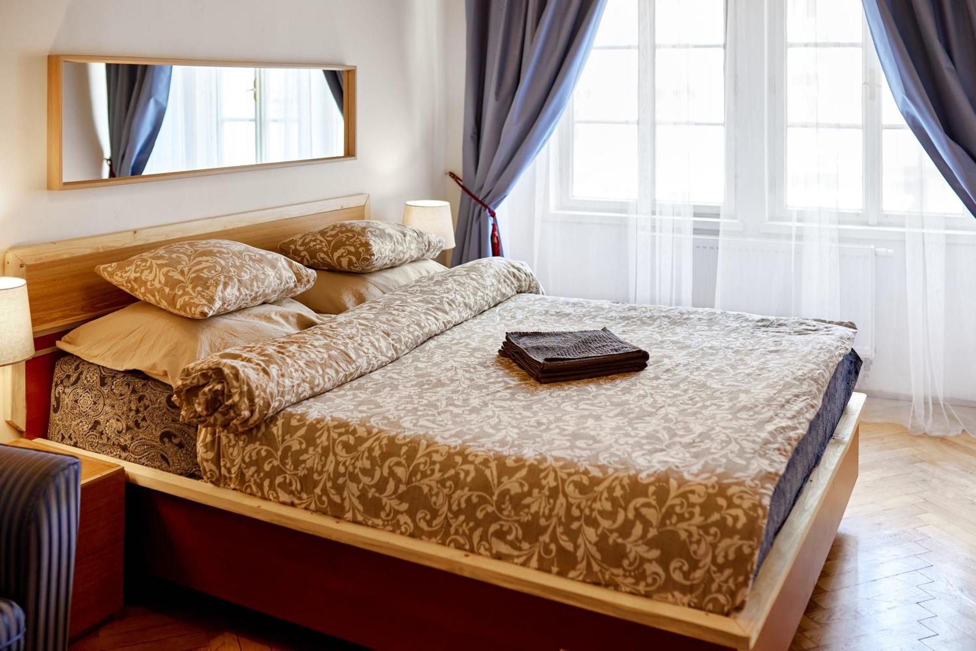 At The Blue Lion & Parking Assistance Apartment Praha Bagian luar foto