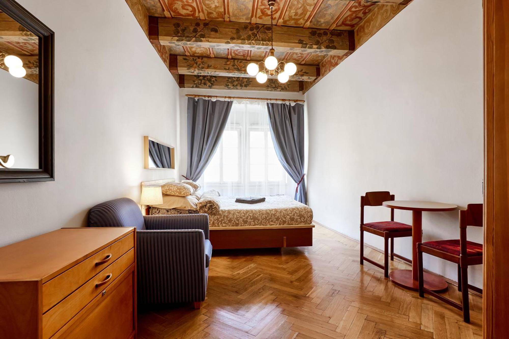 At The Blue Lion & Parking Assistance Apartment Praha Bagian luar foto
