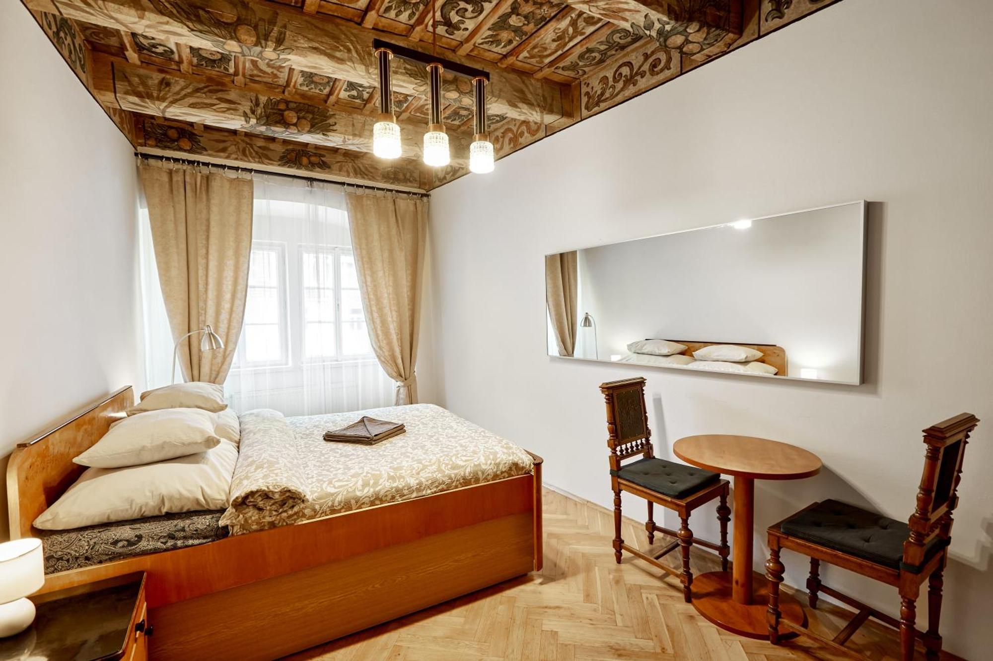 At The Blue Lion & Parking Assistance Apartment Praha Bagian luar foto