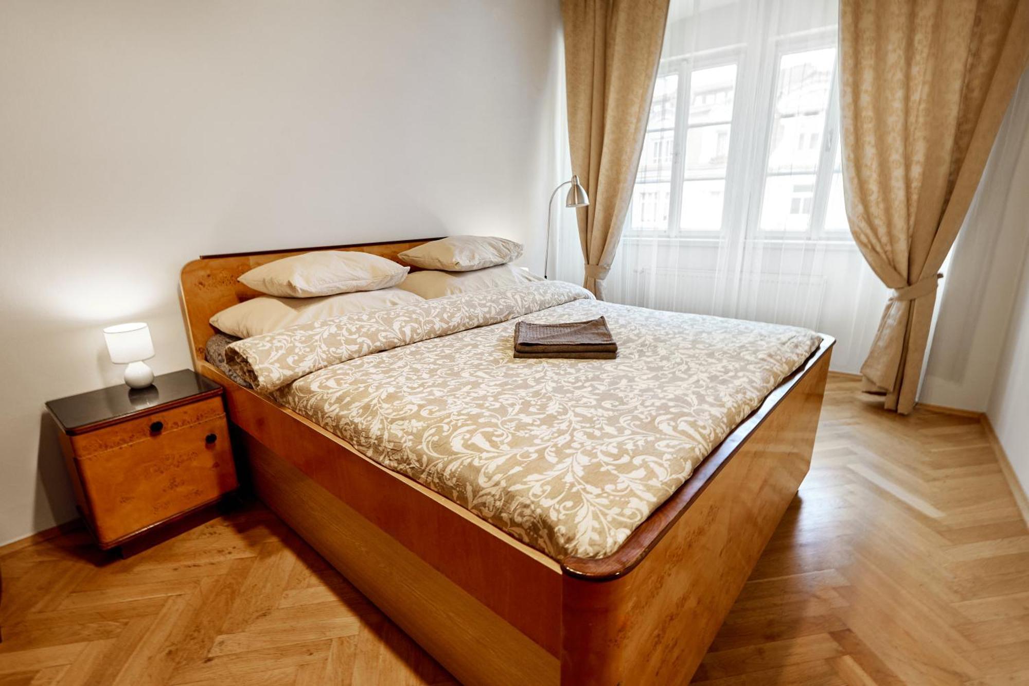 At The Blue Lion & Parking Assistance Apartment Praha Bagian luar foto