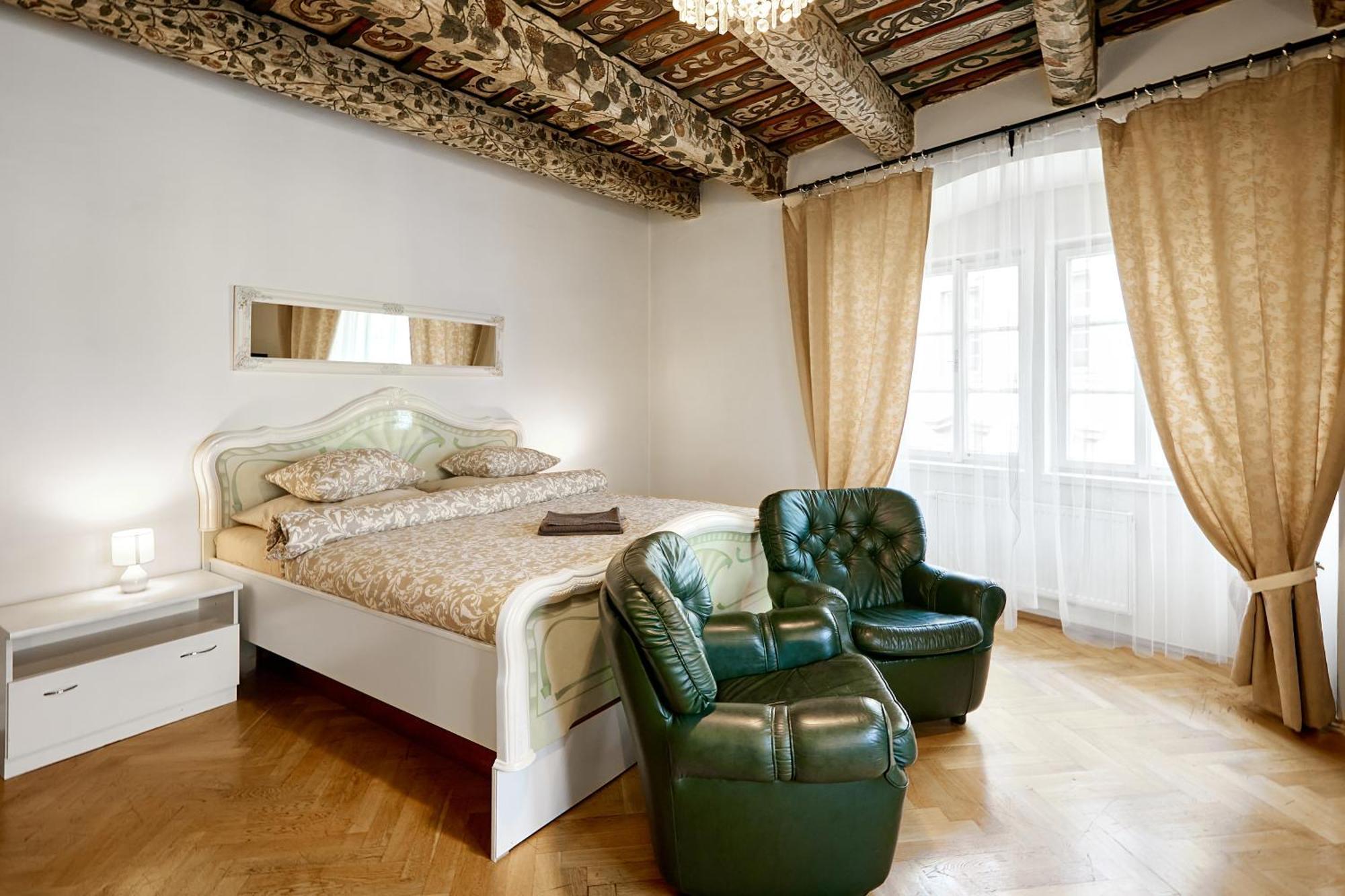 At The Blue Lion & Parking Assistance Apartment Praha Bagian luar foto