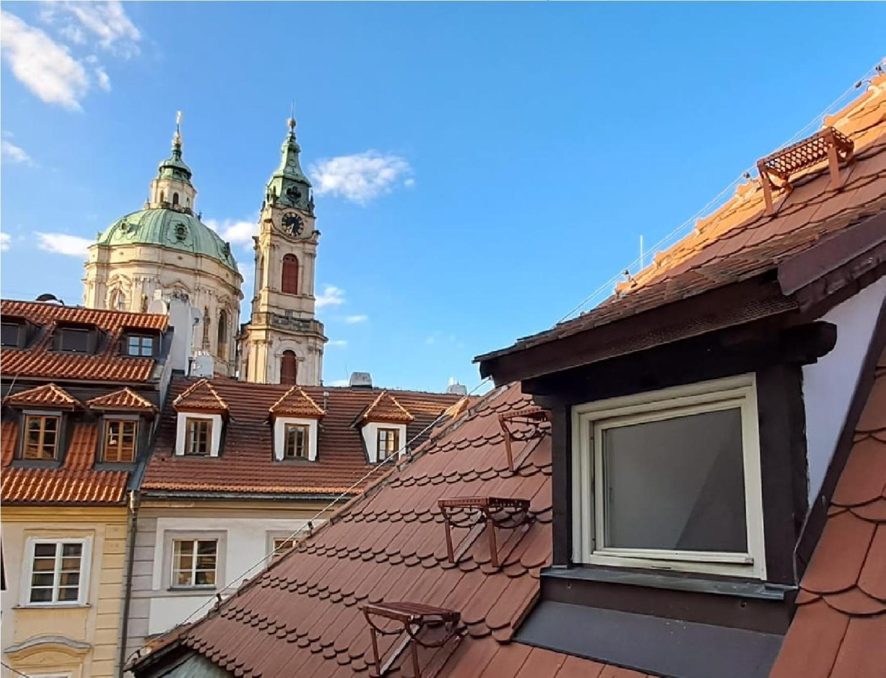 At The Blue Lion & Parking Assistance Apartment Praha Bagian luar foto