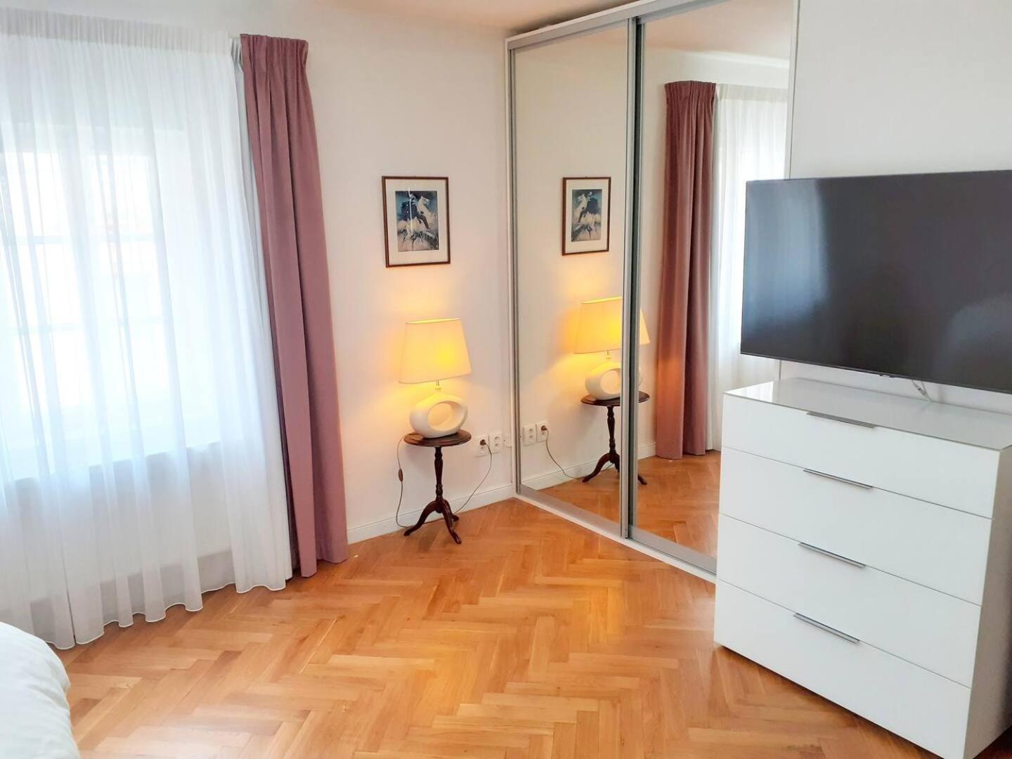 At The Blue Lion & Parking Assistance Apartment Praha Bagian luar foto