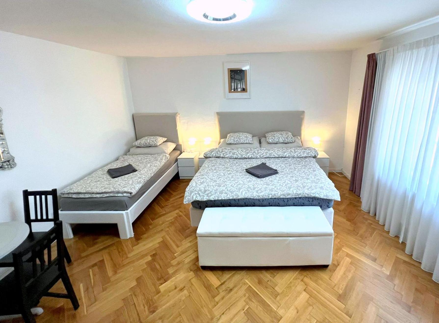 At The Blue Lion & Parking Assistance Apartment Praha Bagian luar foto