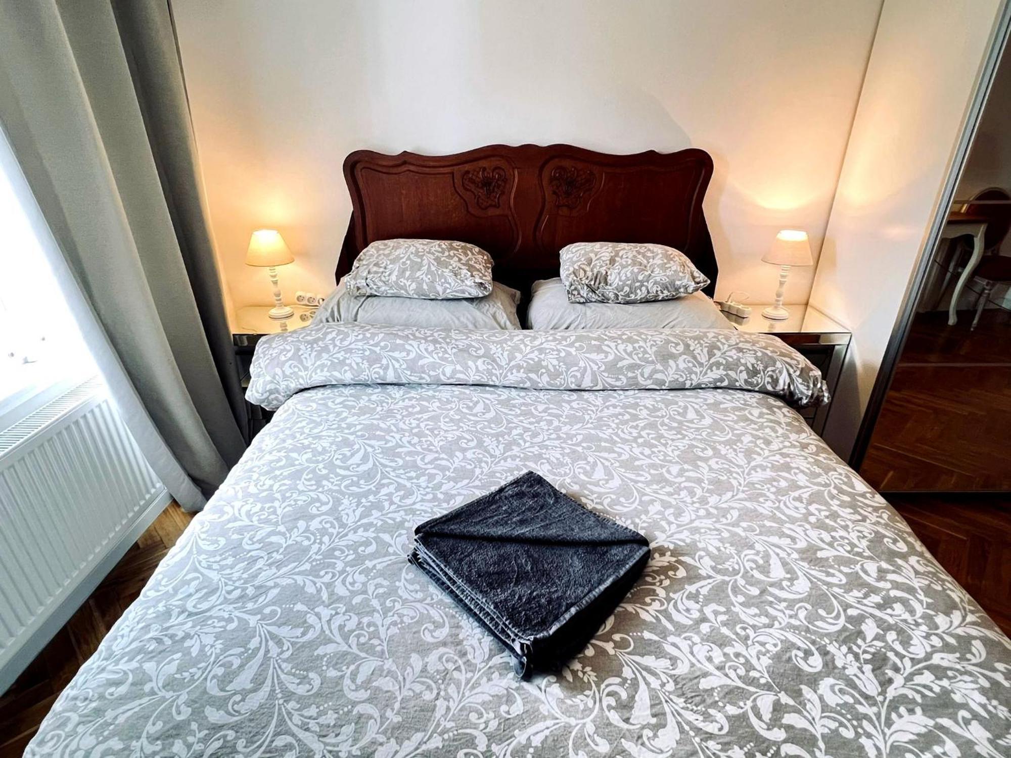 At The Blue Lion & Parking Assistance Apartment Praha Bagian luar foto