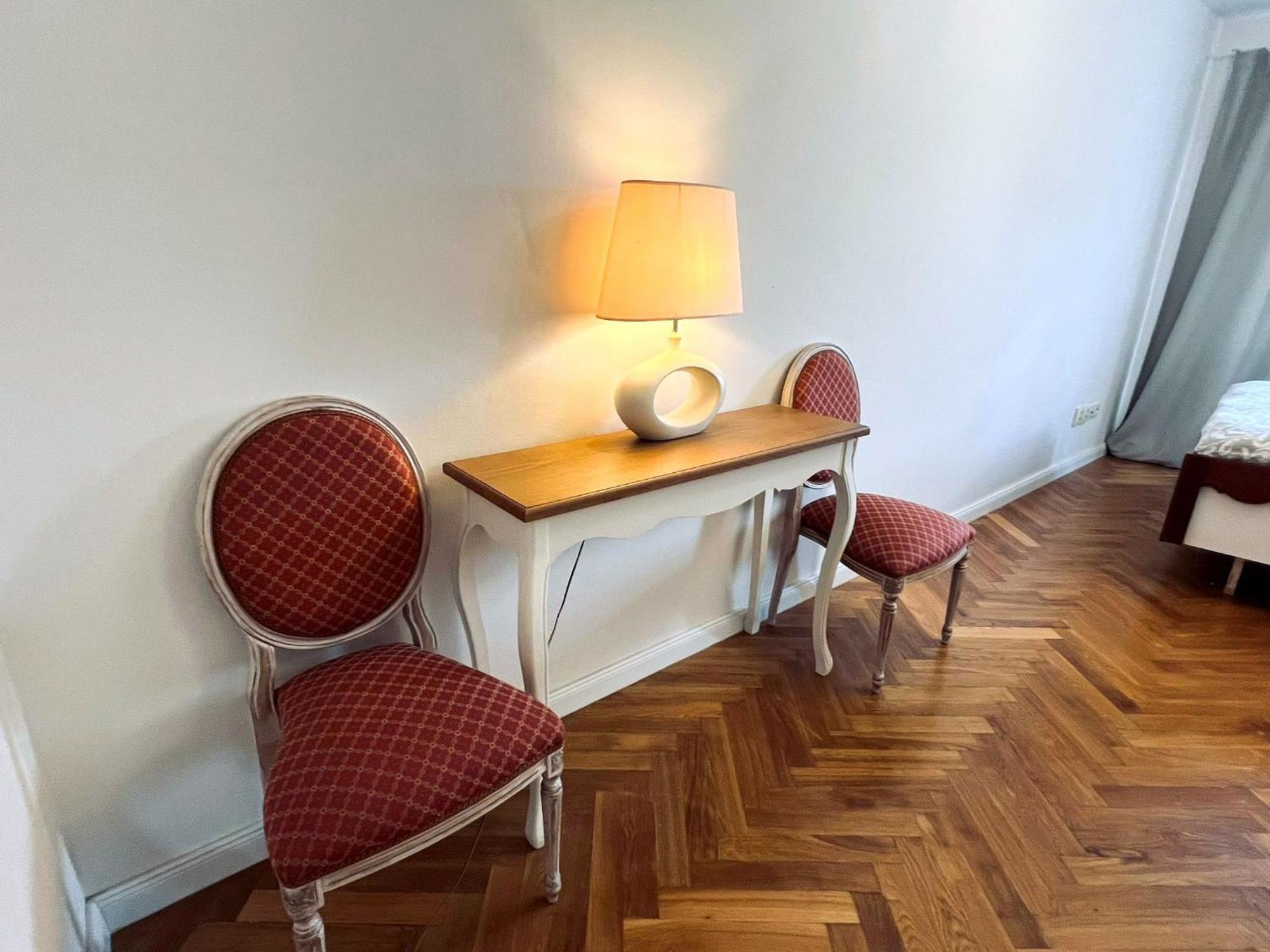 At The Blue Lion & Parking Assistance Apartment Praha Bagian luar foto