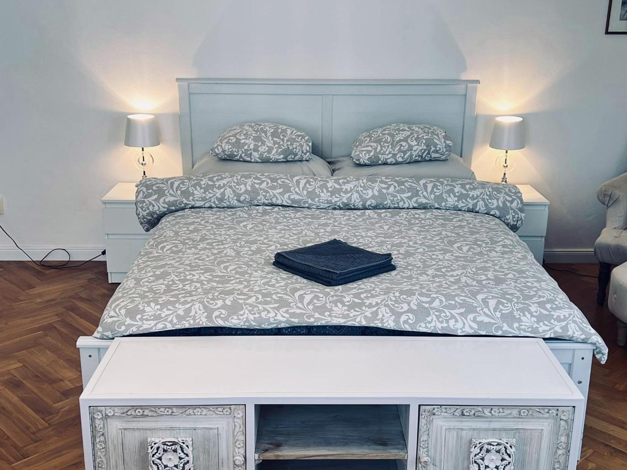 At The Blue Lion & Parking Assistance Apartment Praha Bagian luar foto