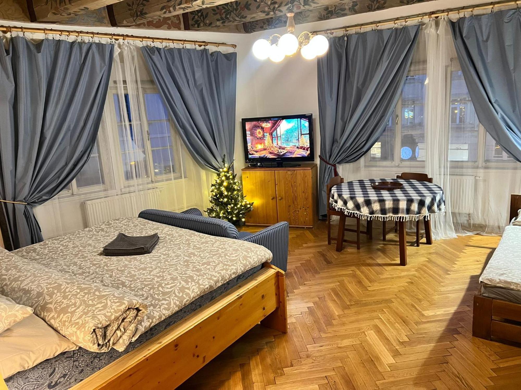 At The Blue Lion & Parking Assistance Apartment Praha Bagian luar foto
