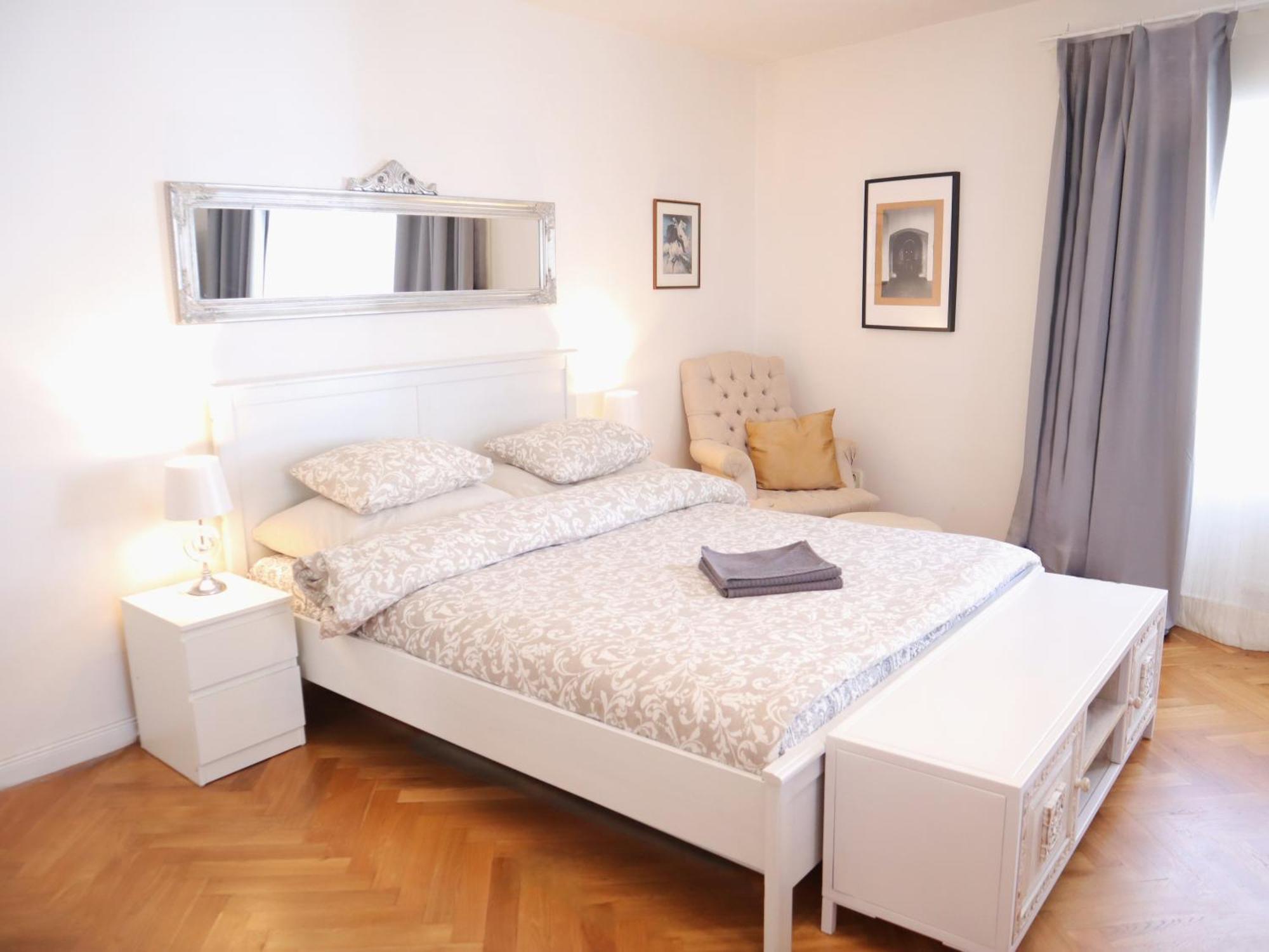 At The Blue Lion & Parking Assistance Apartment Praha Bagian luar foto