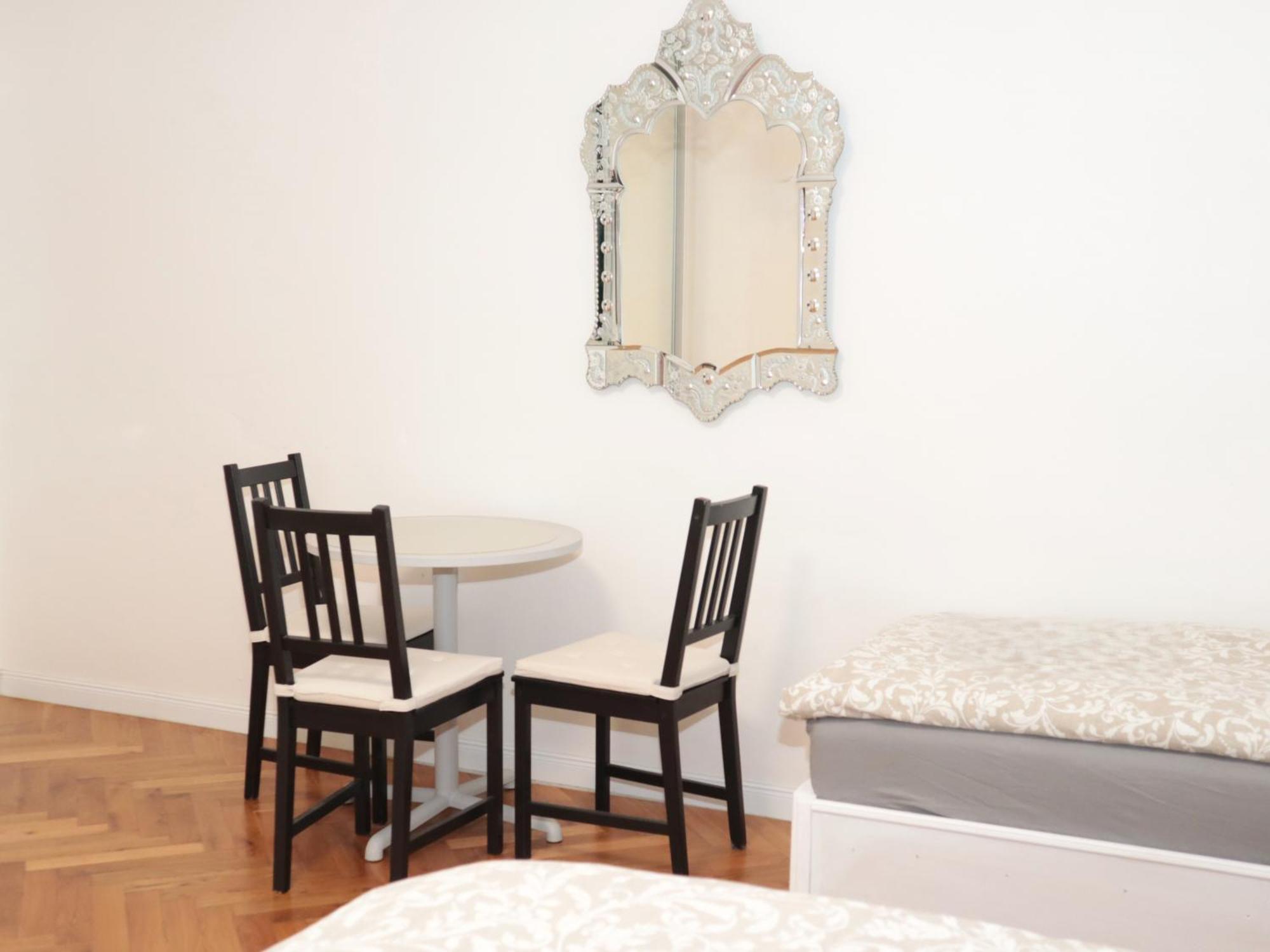 At The Blue Lion & Parking Assistance Apartment Praha Bagian luar foto